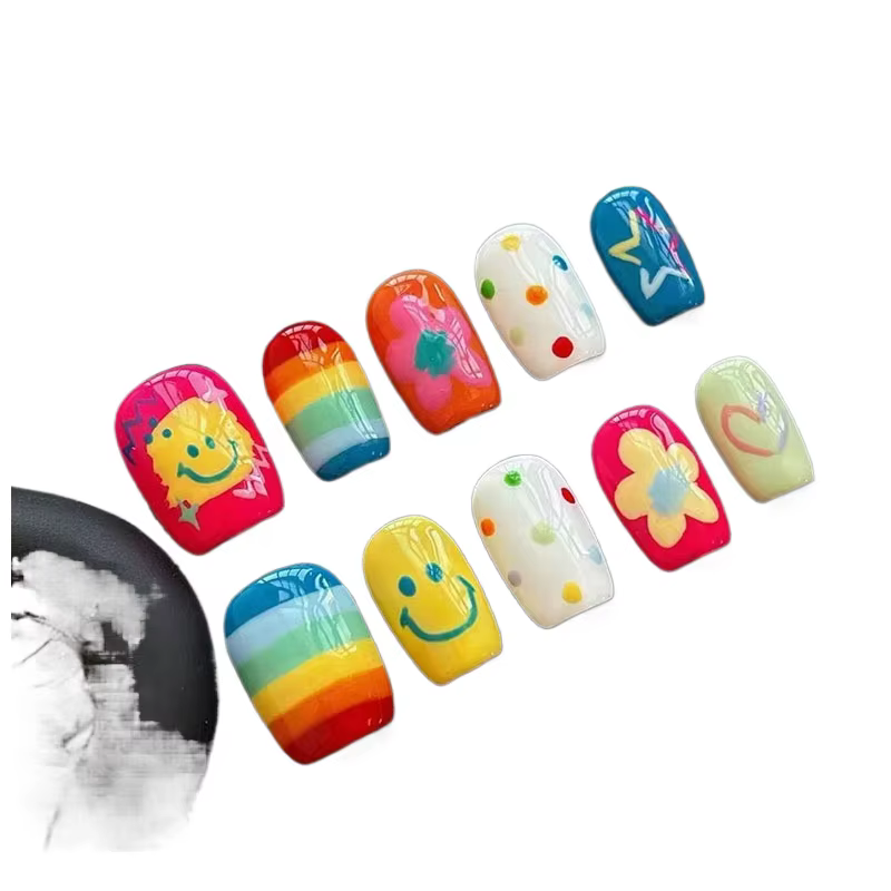 30 faux ongles amusants et mignons de style court à presser avec un design inspiré de la dopamine