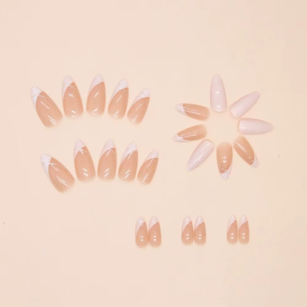 Manucure longue amande faux ongles français élégant presse