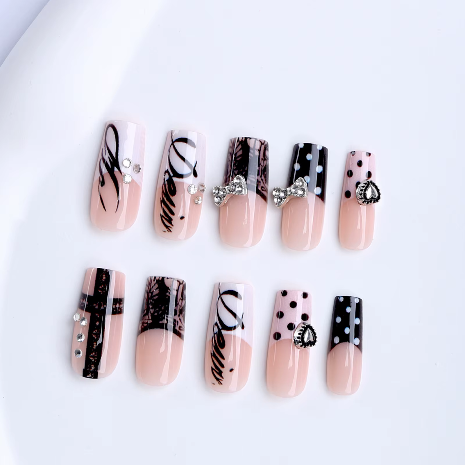 24 faux ongles cercueil mi-longs