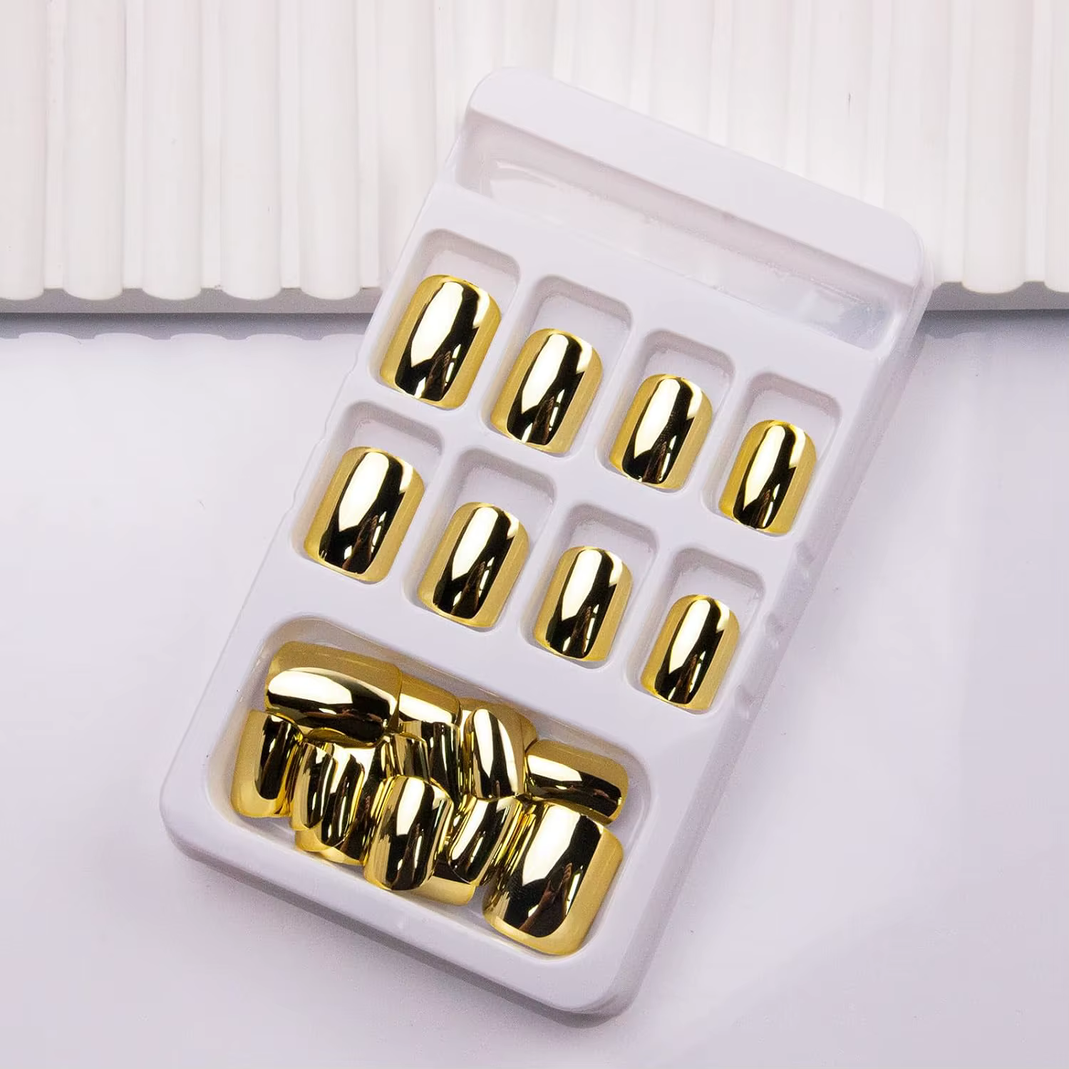 Presse dorée sur les ongles en métal chromé faux