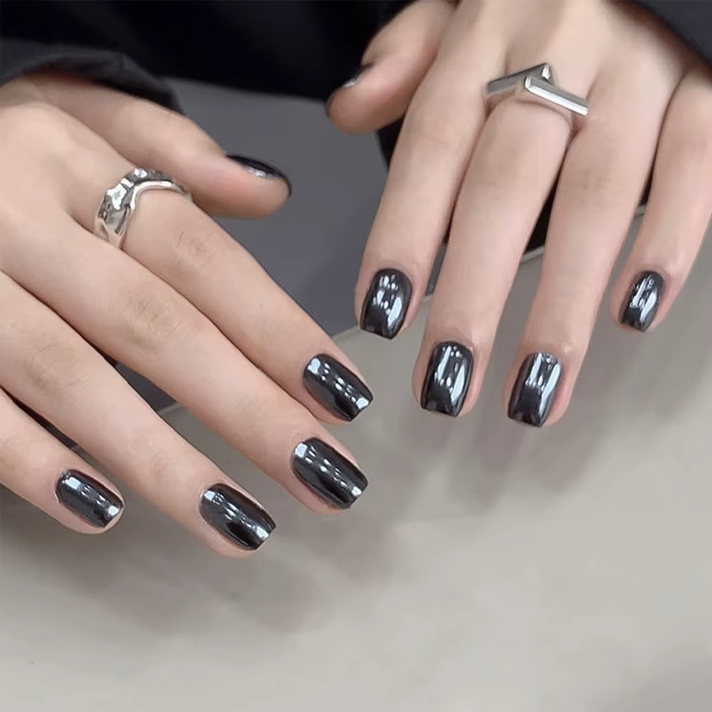Poudre à ongles chromée noire brillante