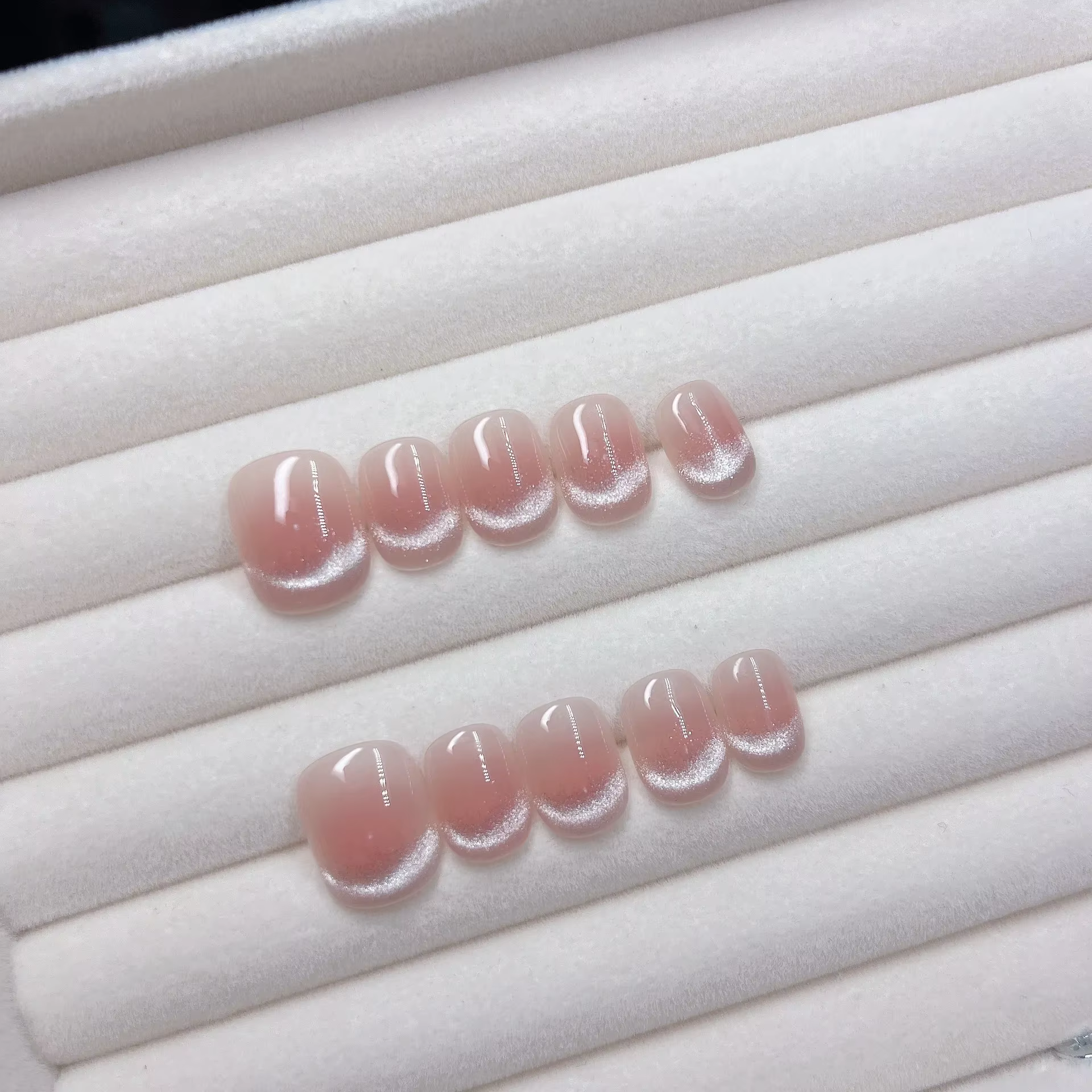 10 pièces ongles portables œil de chat Style rond court éclaircissant pointes d'ongles amovibles Flashy Ins
