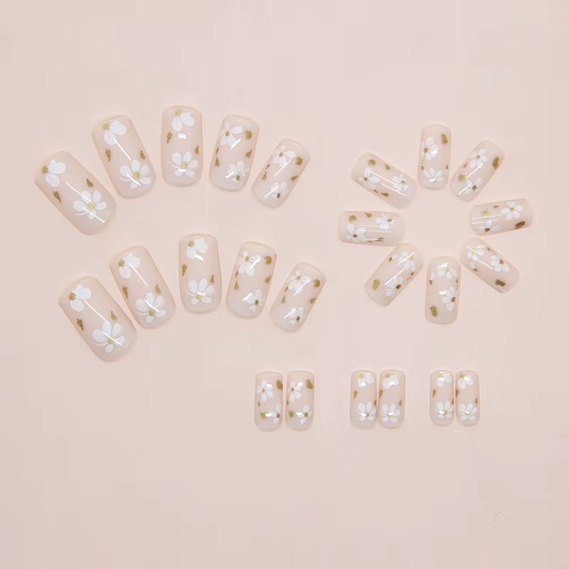 Ensemble complet de 24 faux ongles carrés courts