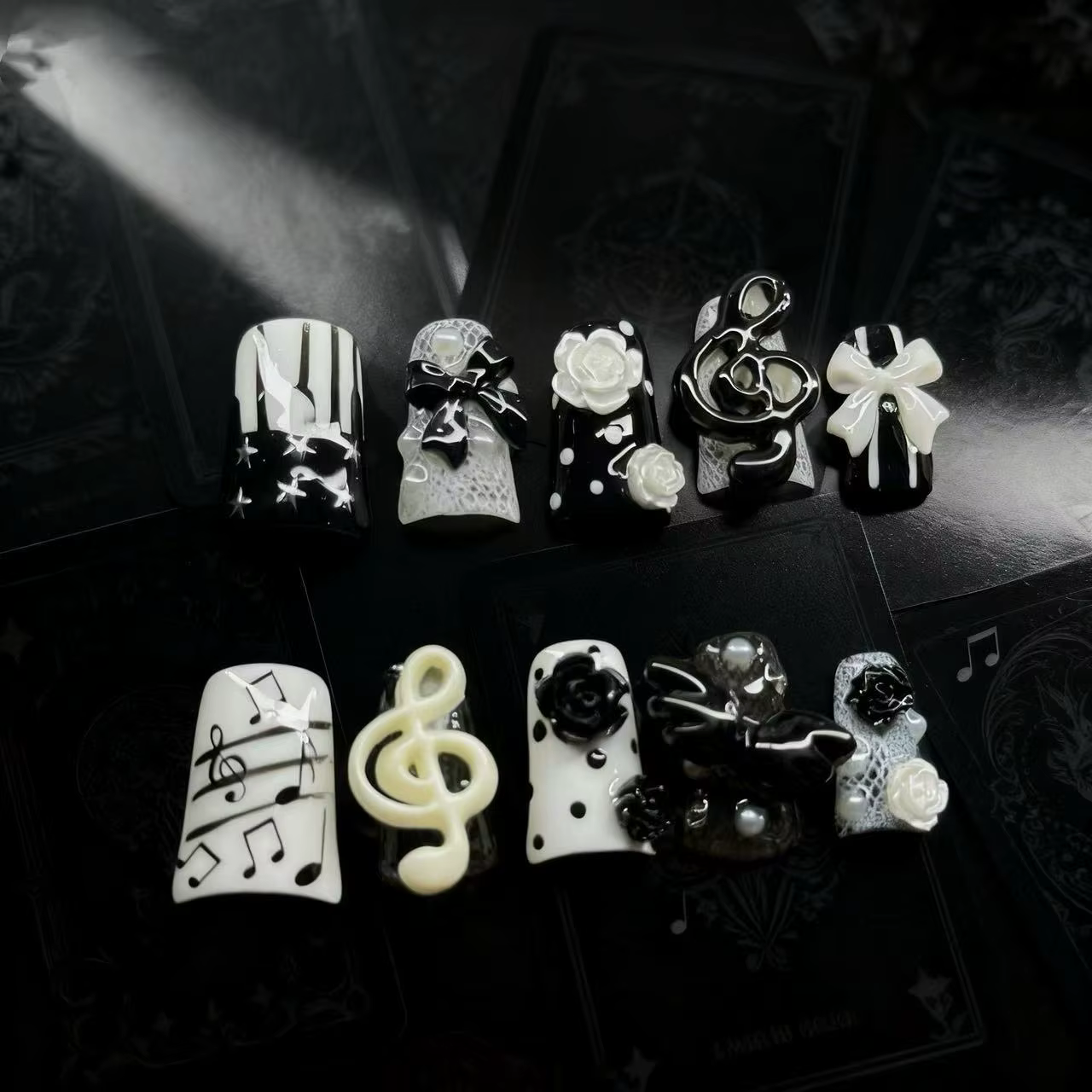 10 pièces à la main gothique presse sur ongles Punk foncé 3D Note de musique conception faux