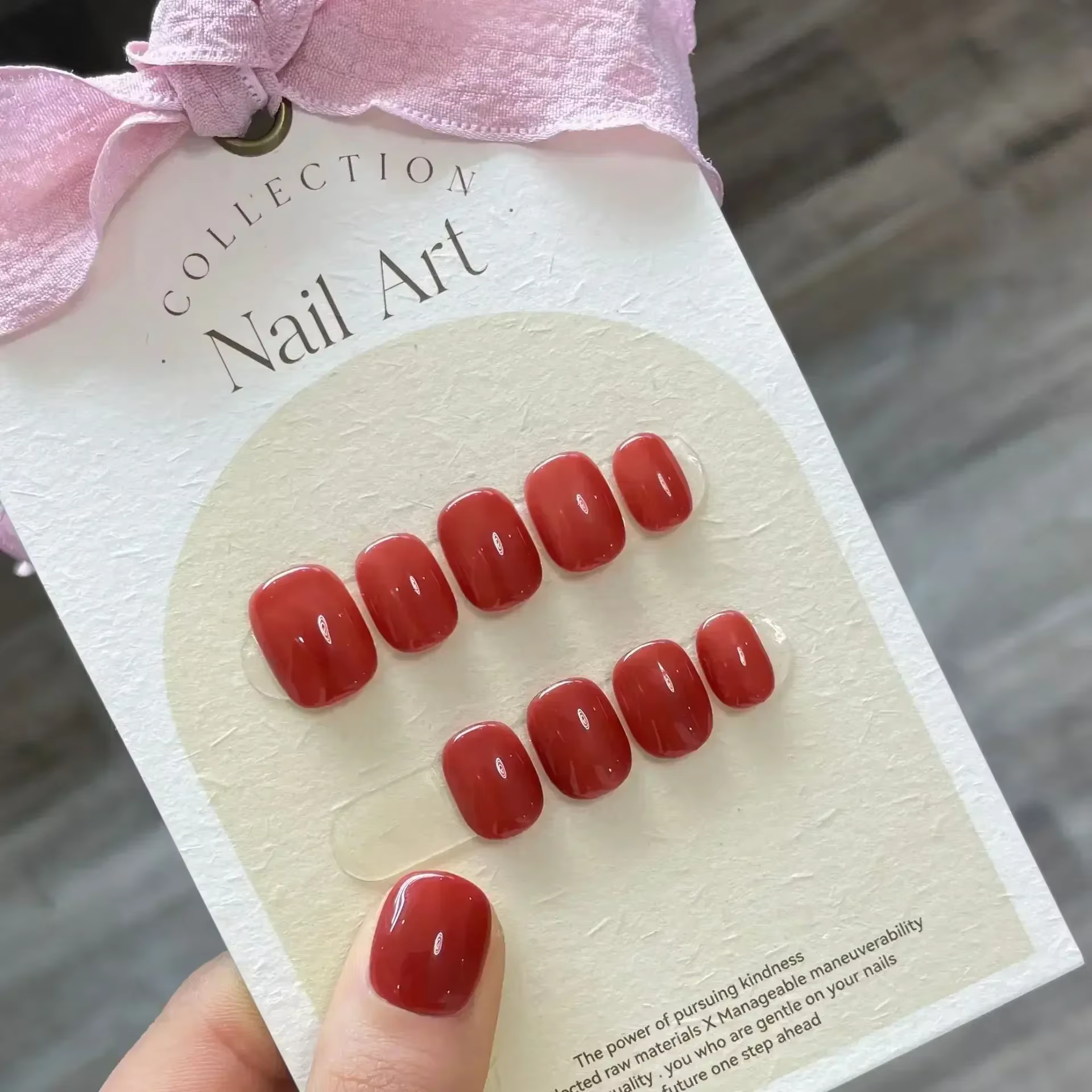 Faux ongles courts faits à la main