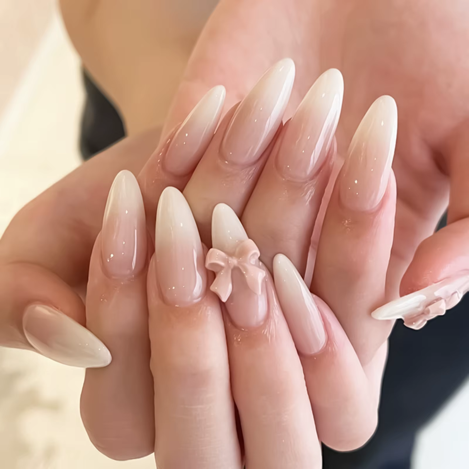 Faux ongles en forme d'amande pour femmes