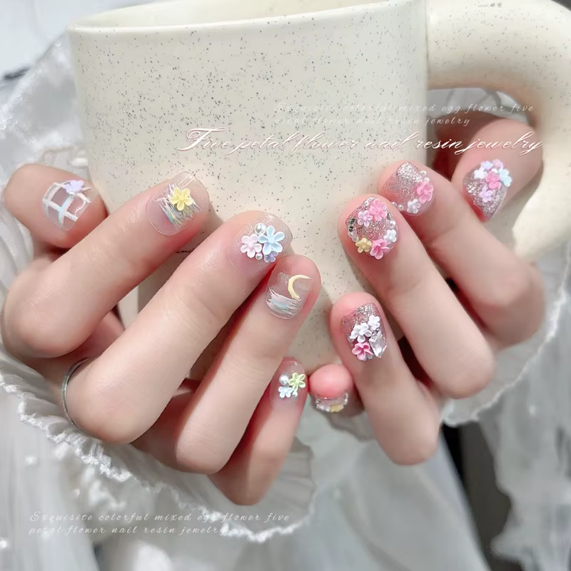 Décorations d'ongles en résine colorée