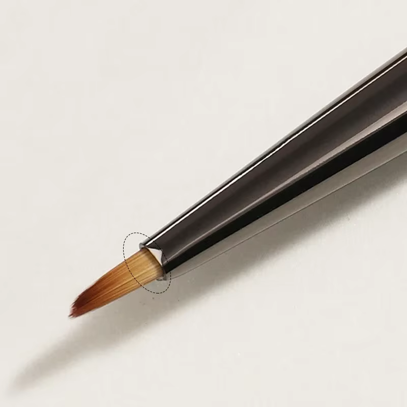 Pinceau triangulaire pour la peinture des ongles