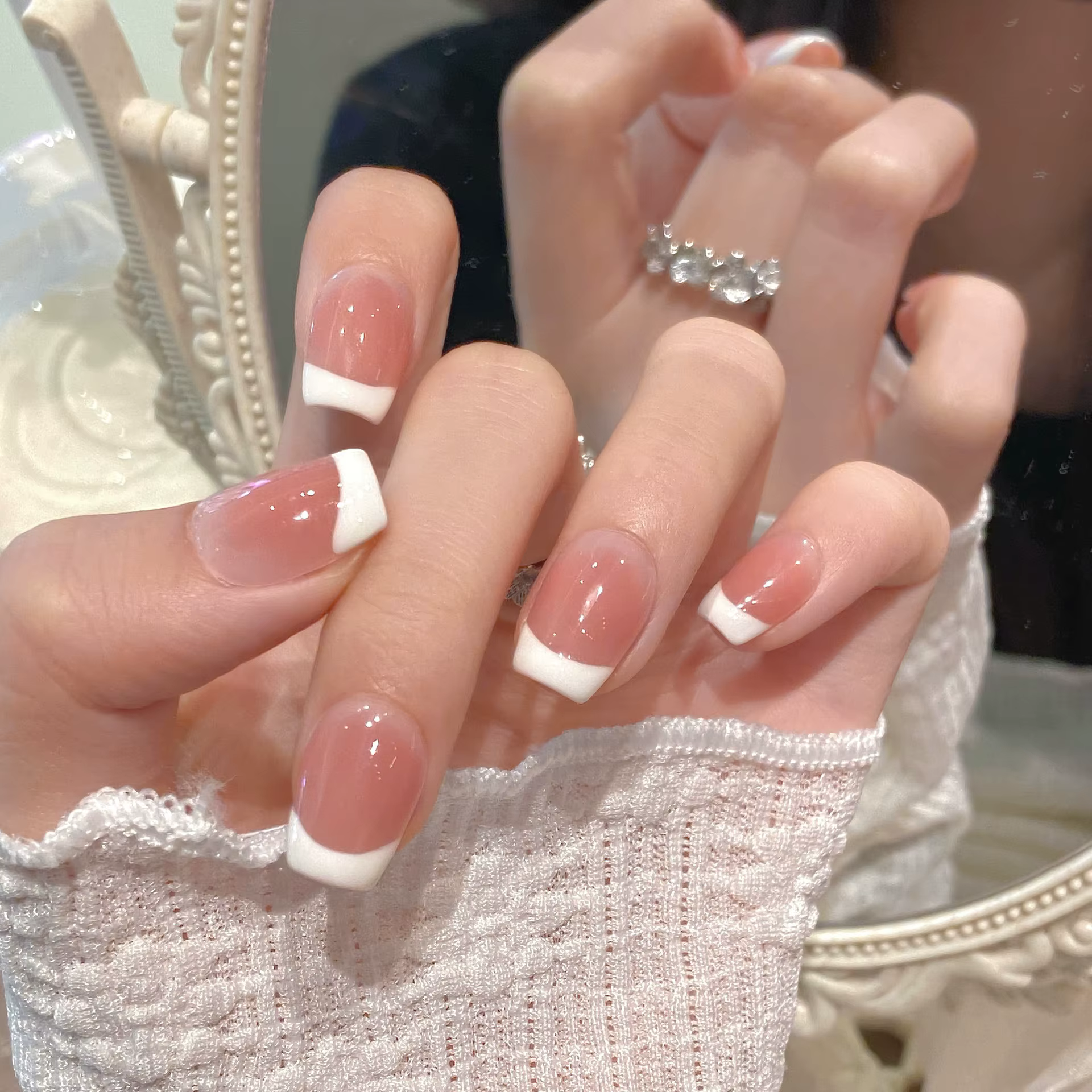 Faux ongles français courts faits à la main