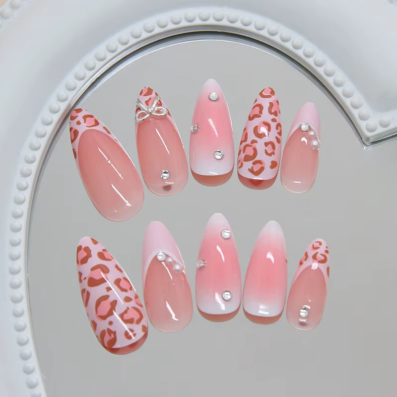 24 faux ongles à presser en amande rose imprimé léopard