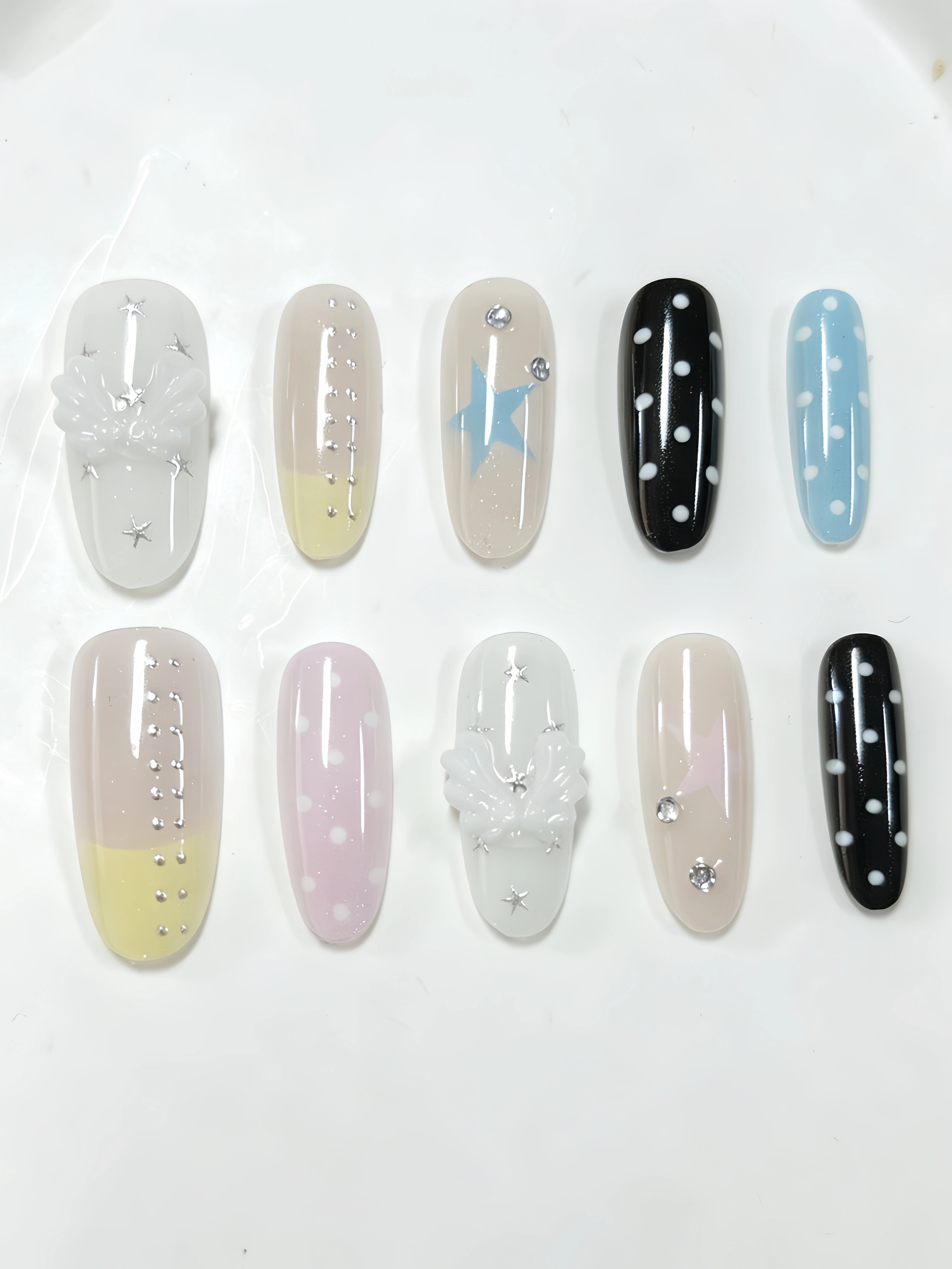 10 faux ongles ovales de longueur moyenne