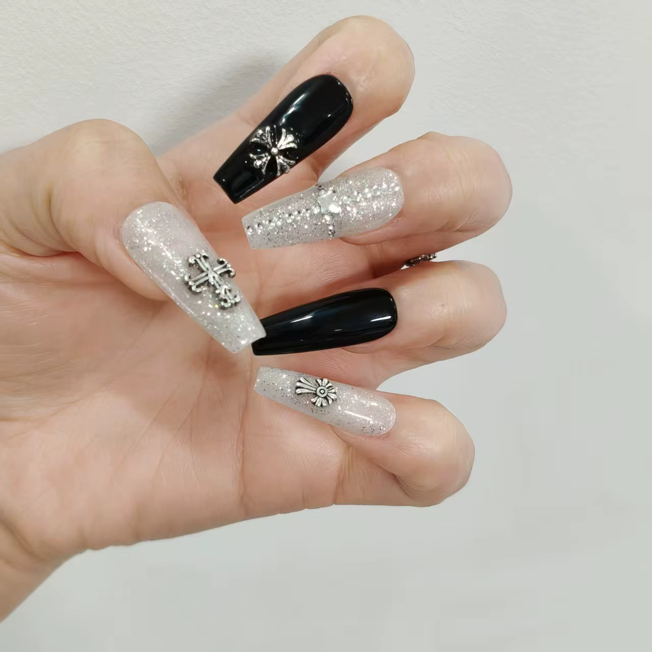 Coffret de 10 ongles ovales faits à la main