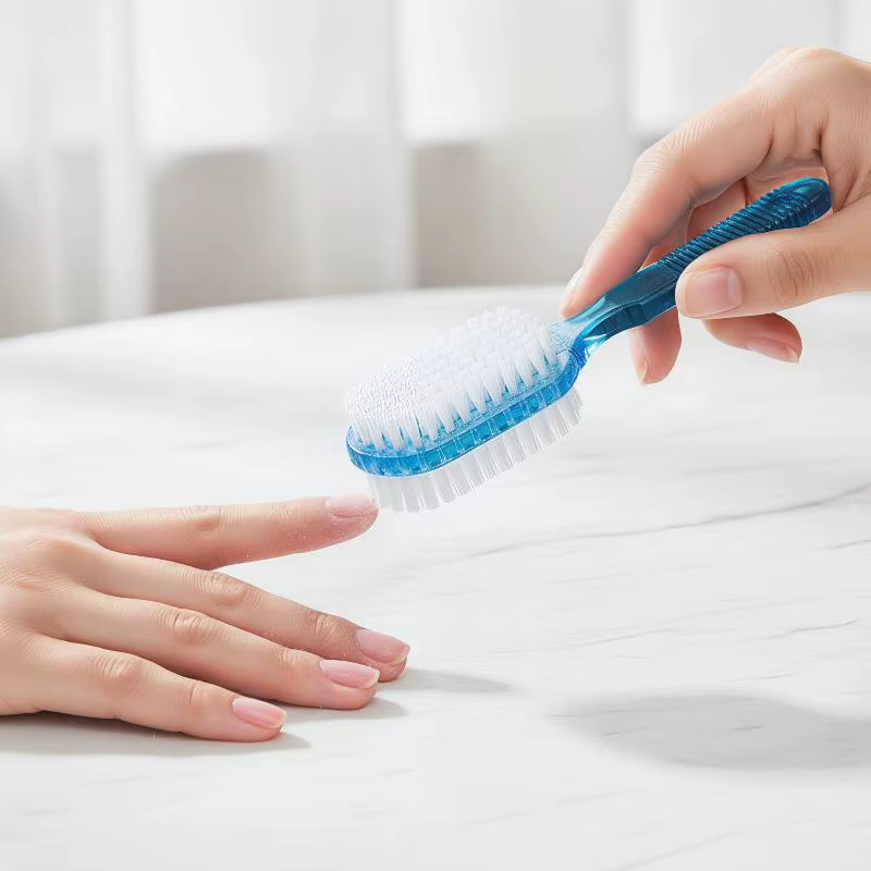 Brosse à ongles à poils rigides