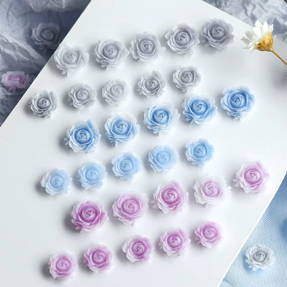 Mélange de fleurs de rose sculptées pour la décoration des ongles