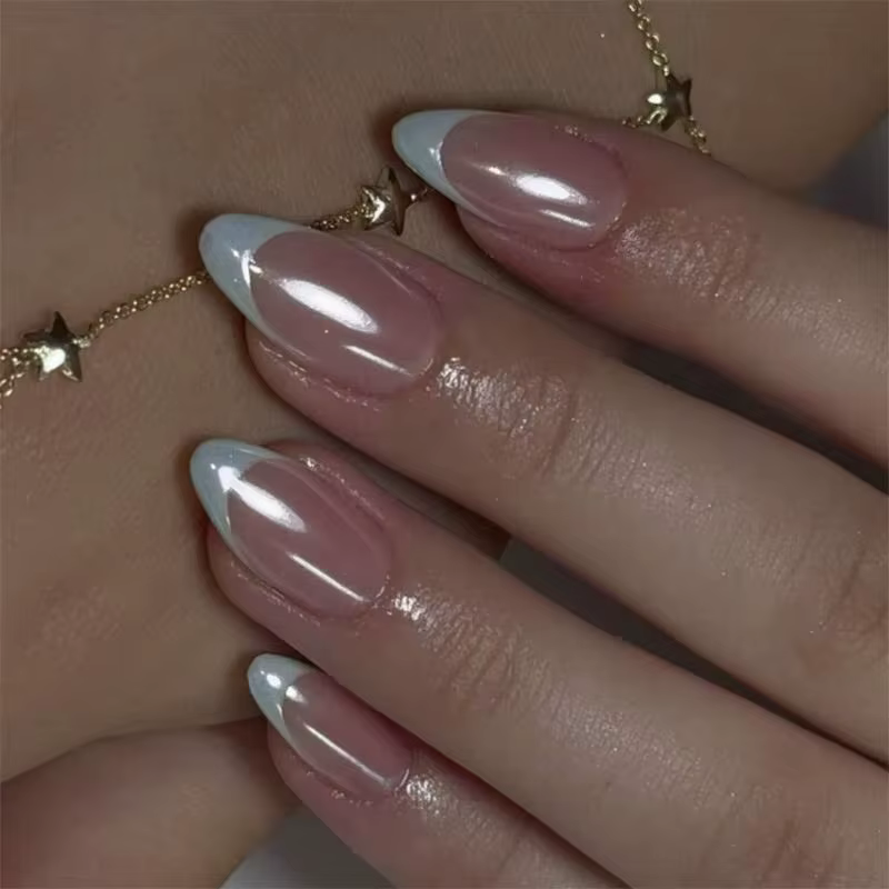Faux ongles amande bleu nacré effet aurore brillant, style été français, prêts à poser et détachables
