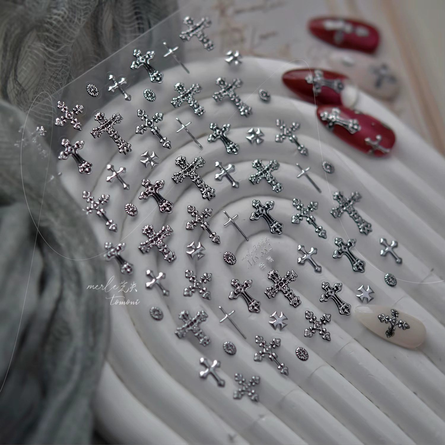 Autocollants pour ongles en métal or argent foncé rétro haut de gamme croix accessoires de Nail Art autocollant dos bleu