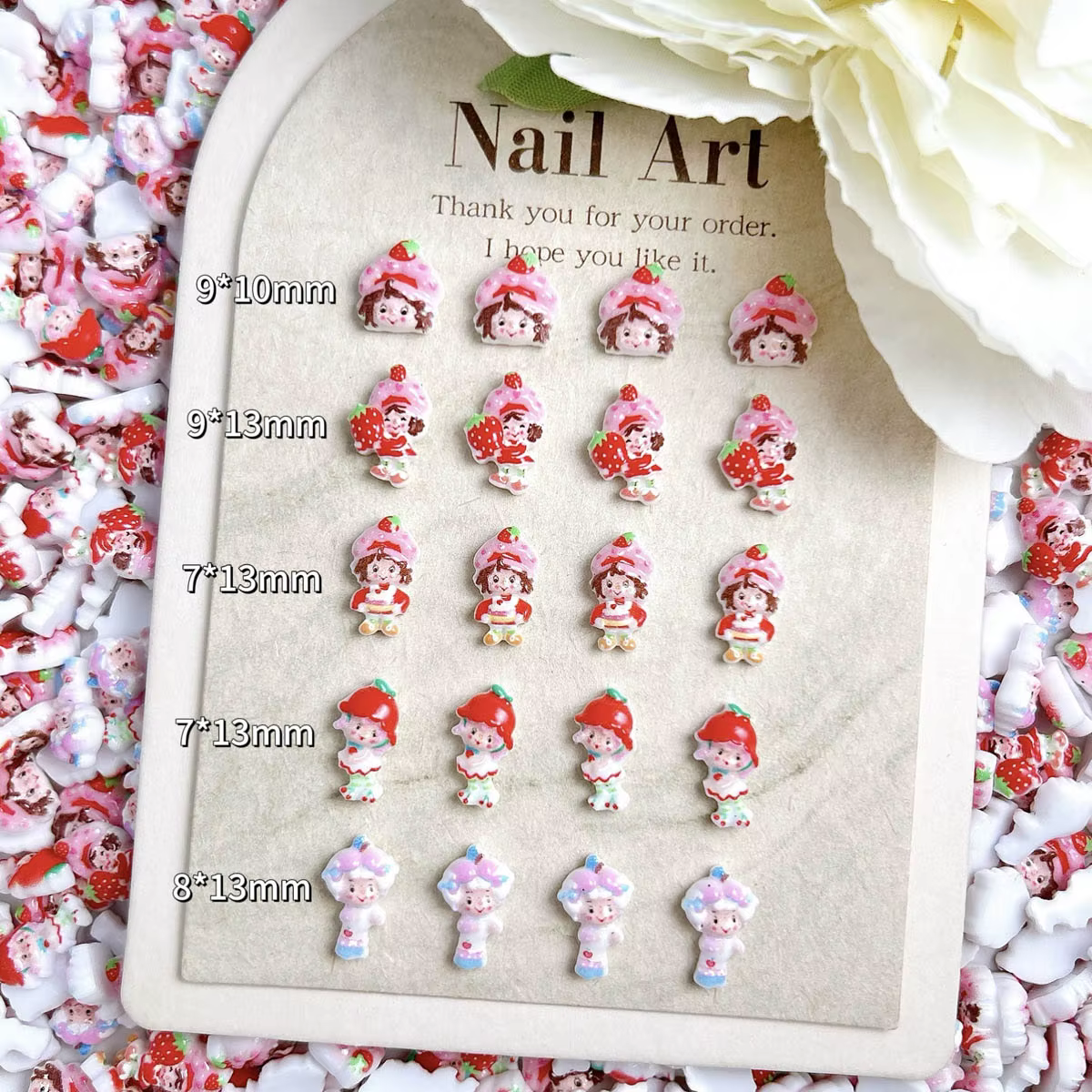 Nouveau dessin animé Adorable fraise fille résine ongles breloques 3D créatif lumineux