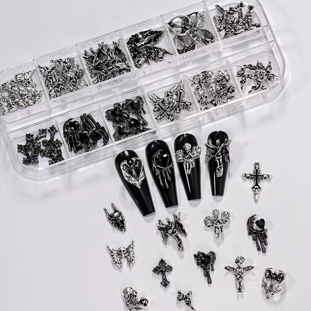 12 Grille 3D Halloween Punk rétro alliage croix ongles breloques Y2k gothique métal pistolet noir argent crâne