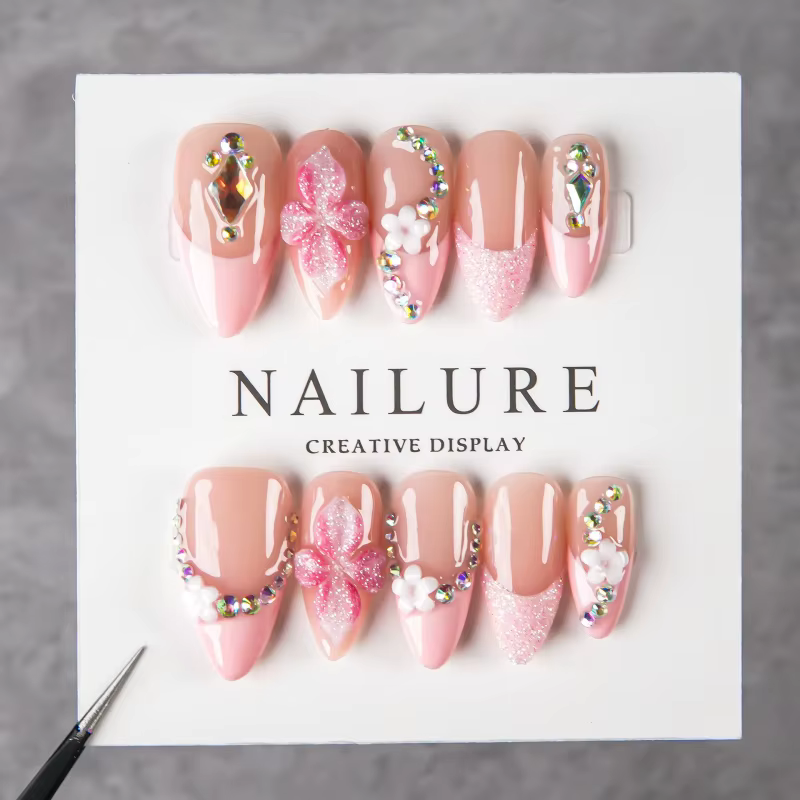 Faux ongles à presser couleur nude amande