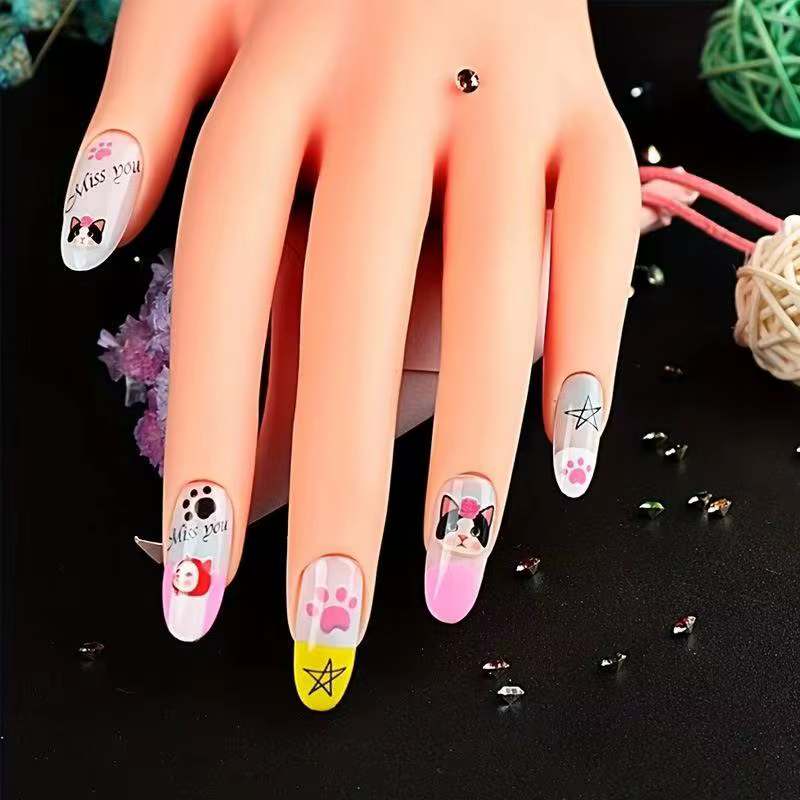 Main d'entraînement pour la pratique des ongles avec support de bureau