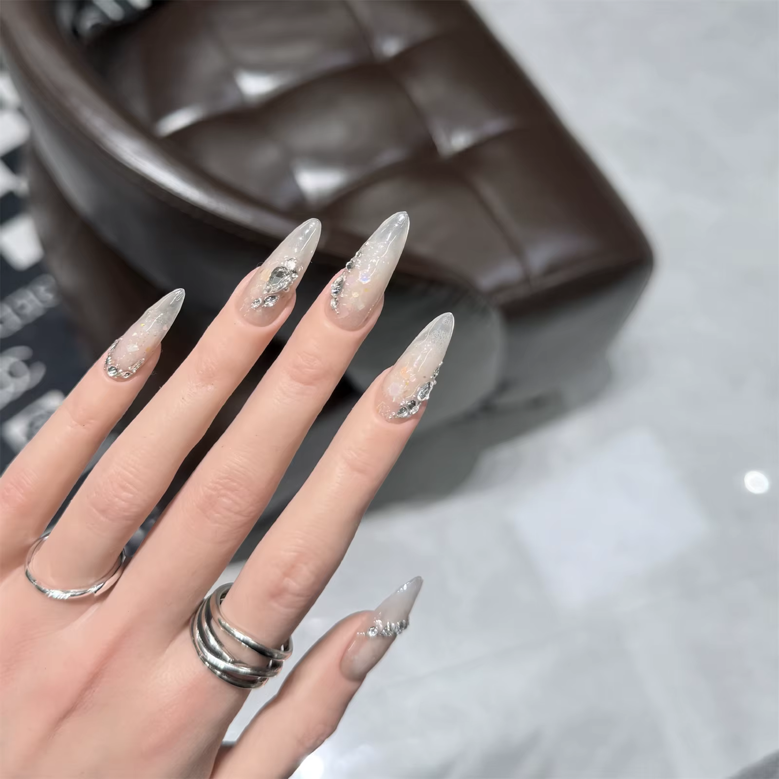10 faux ongles longs et pointus