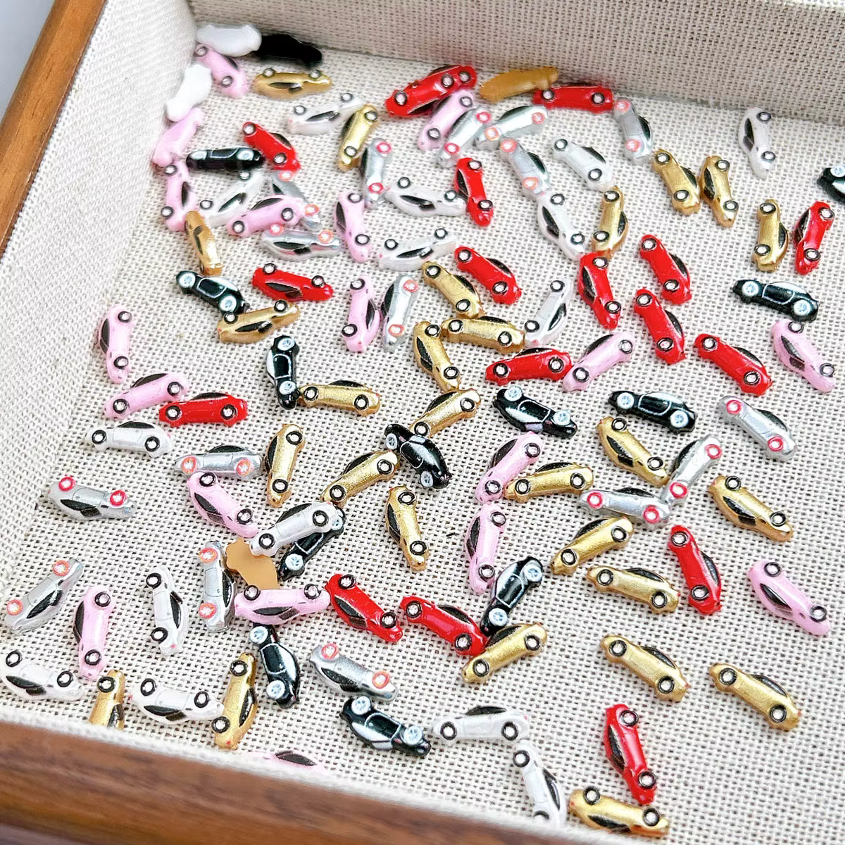 Breloques colorées pour Nail Art de voiture