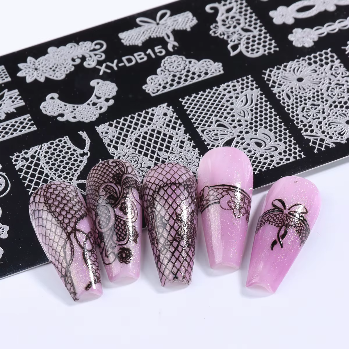 Modèle d'art d'ongle d'image de fleur de dentelle élégante avec le tampon doux arc