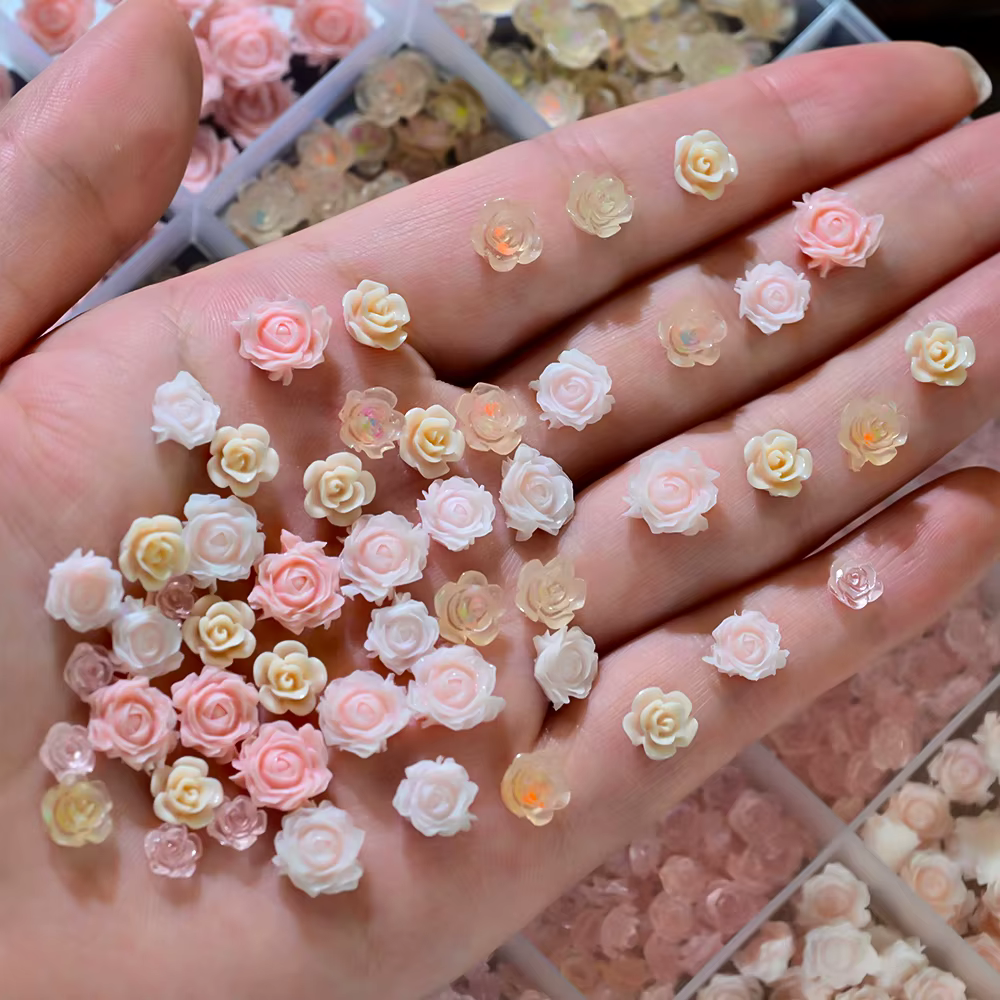 24 grilles de breloques pour ongles en résine acrylique à dos plat
