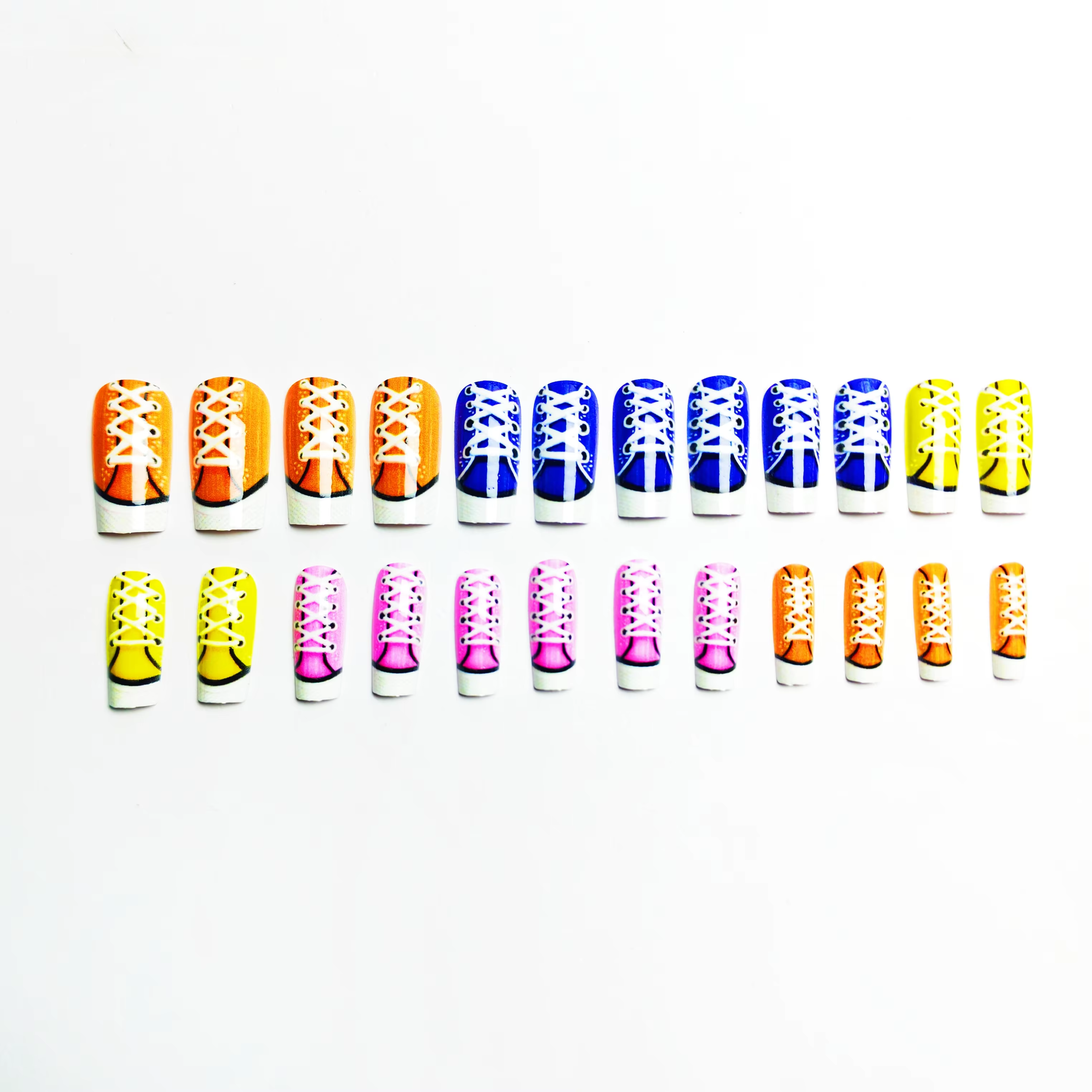 24 faux ongles à presser en blanc