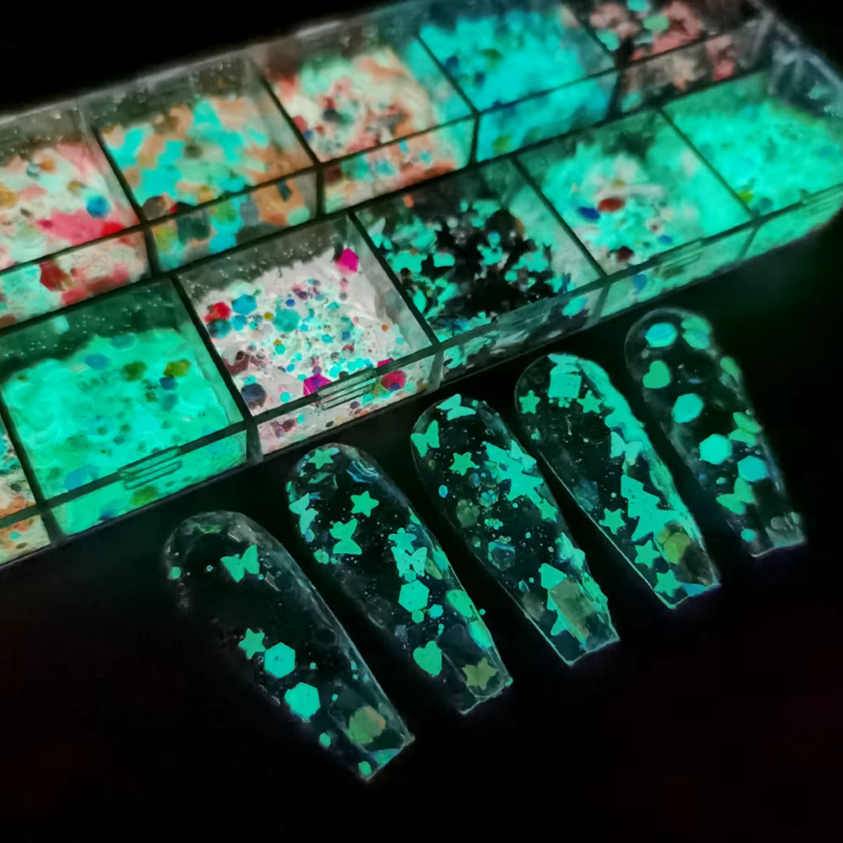 12 grilles brillent dans la nuit paillettes poudre à ongles caméléon lumineux hexagone
