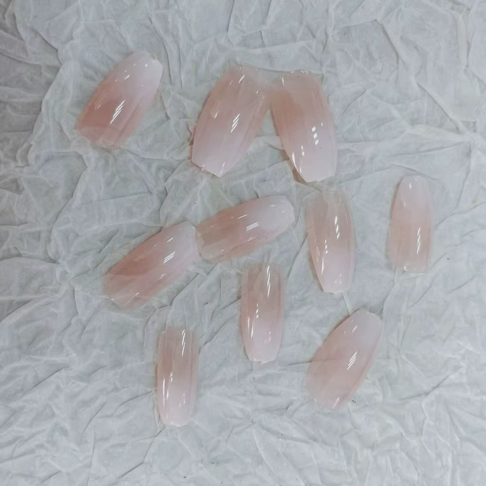Faux ongles en forme de cercueil