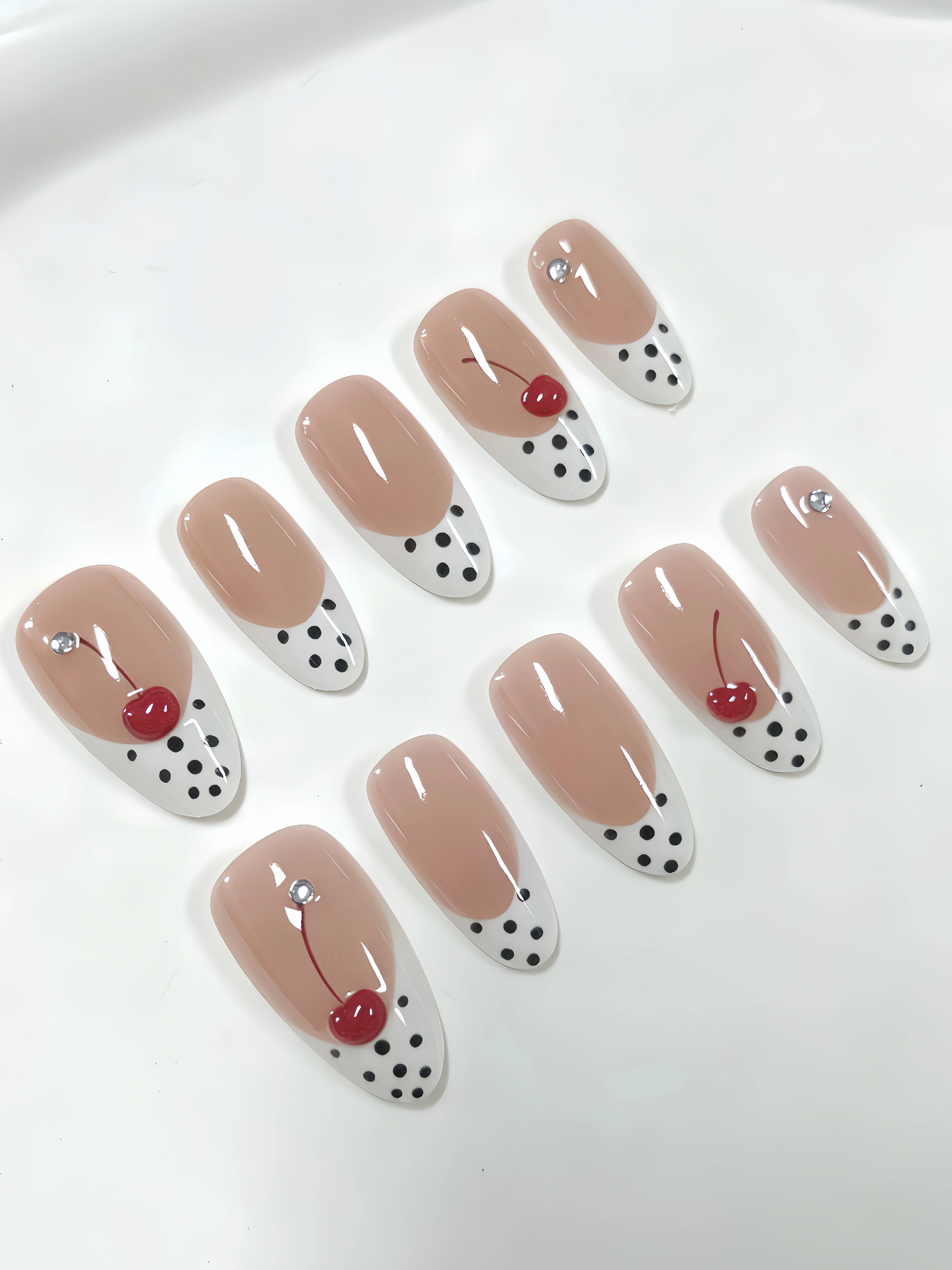10 faux ongles courts en forme d'amande