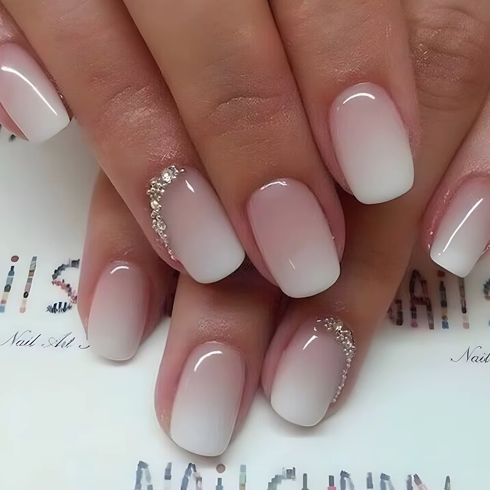 24 faux ongles carrés simples avec design nude