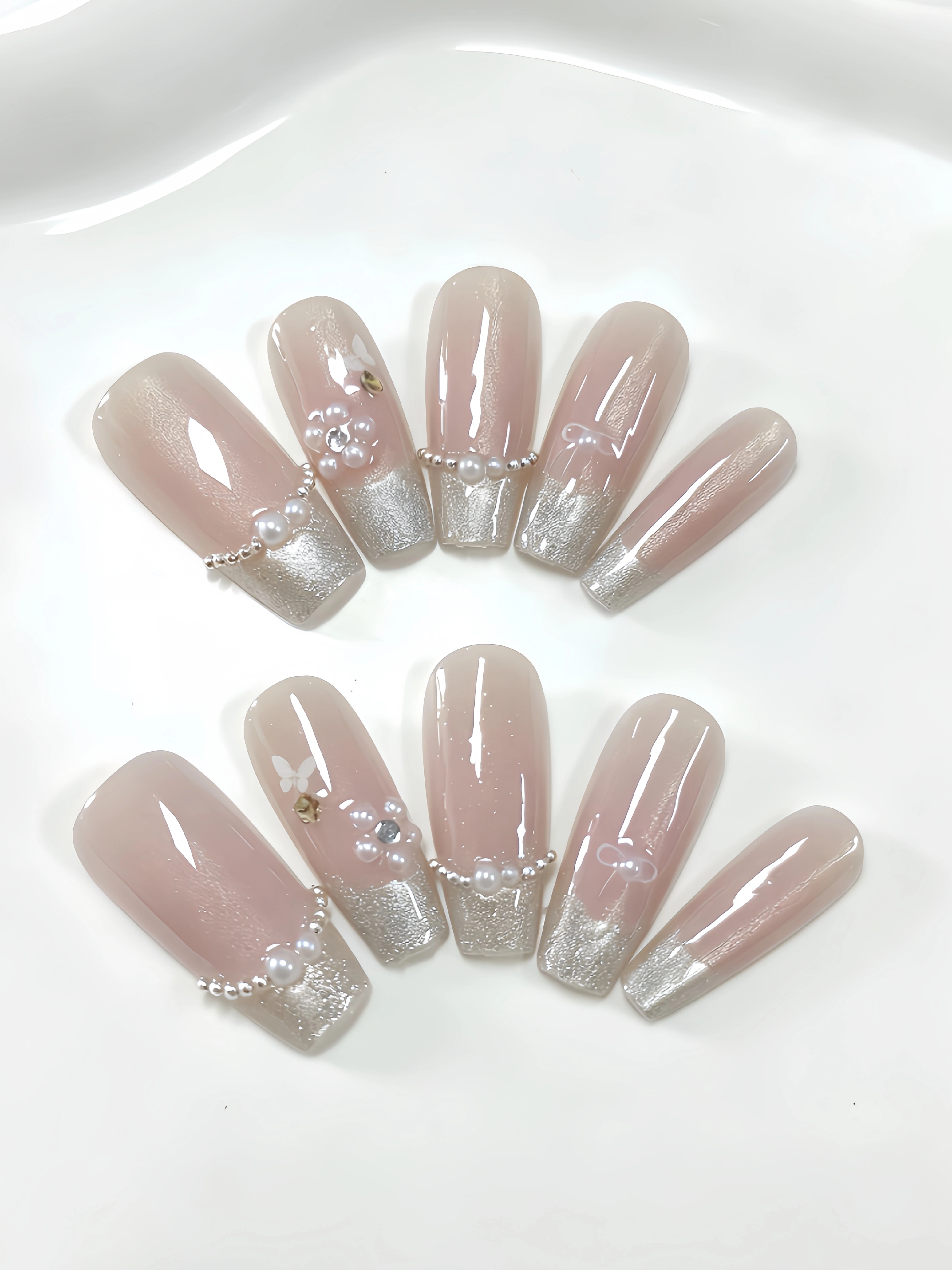 10 faux ongles trapézoïdaux de longueur moyenne