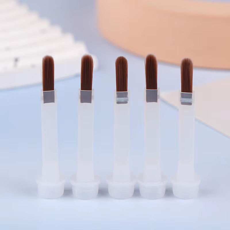 Brosse à vernis à ongles jetable