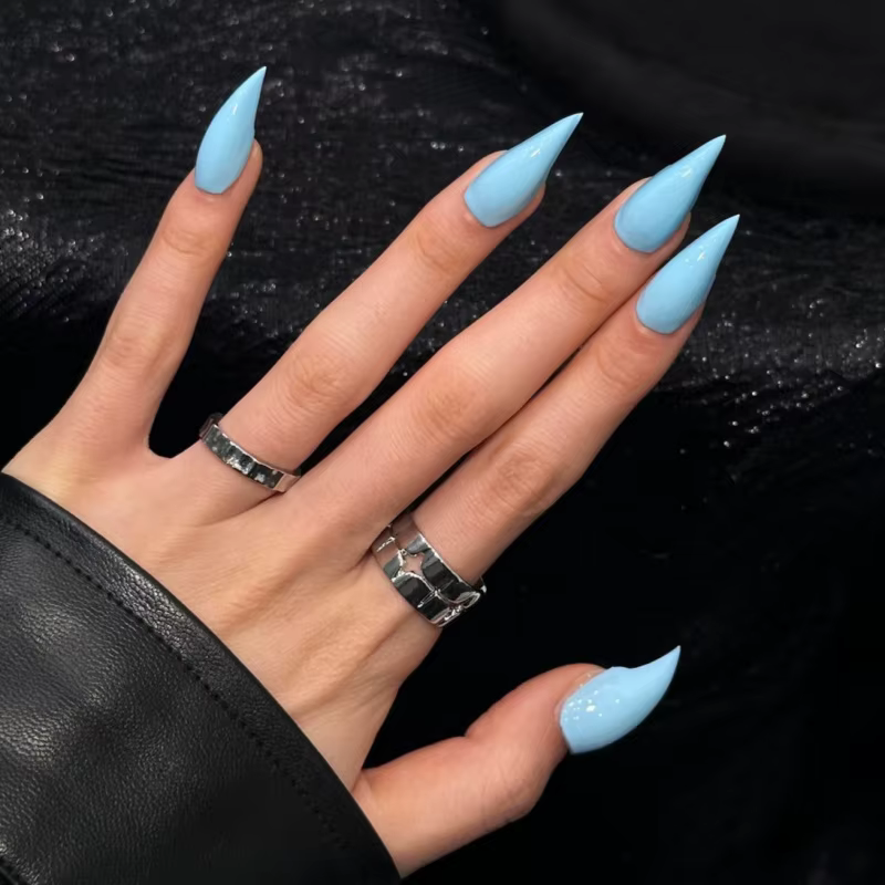 Faux ongles longs à talon aiguille