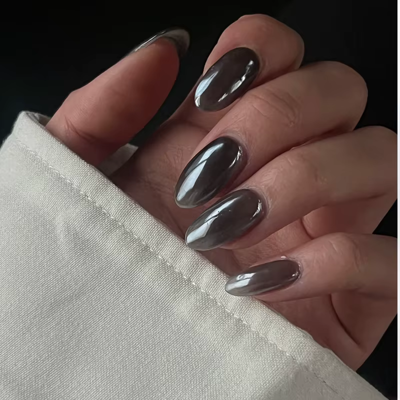 Poudre à ongles noire effet miroir