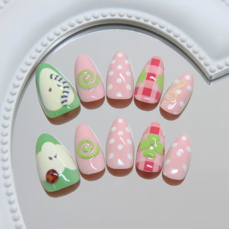 24 faux ongles à presser vert mignon motif pomme et amande