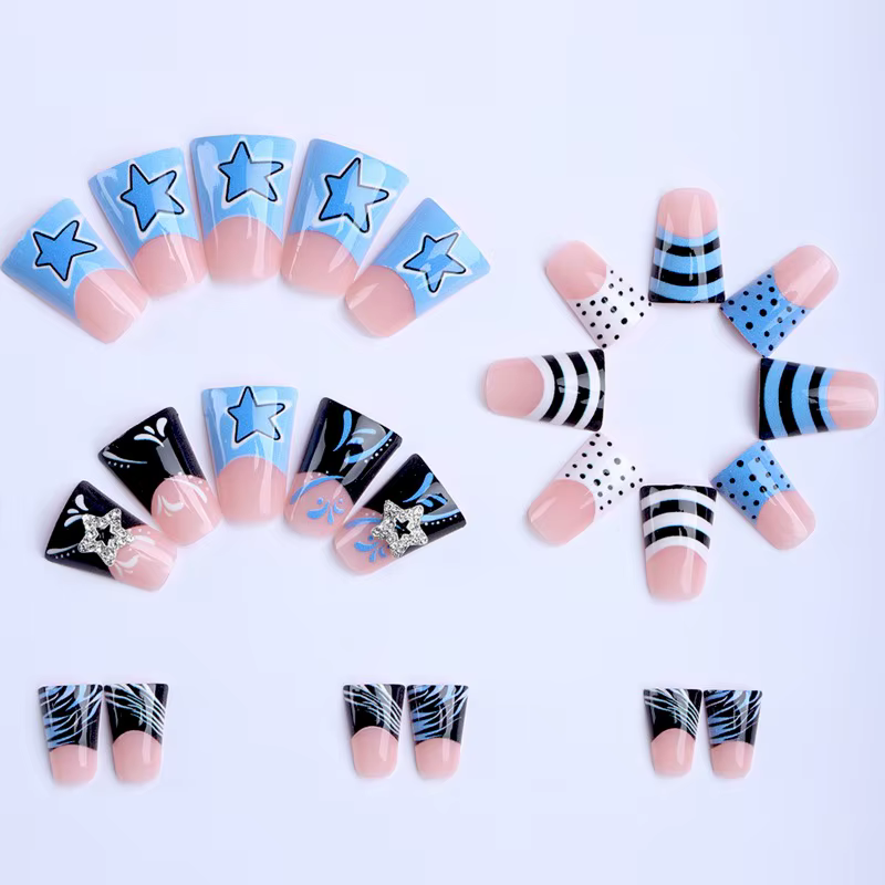 24 faux ongles bleus et noirs à blocs de couleur