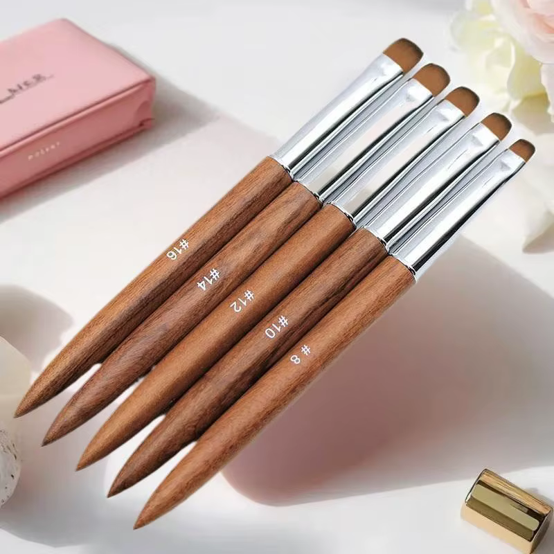 Pinceaux pour nail art français