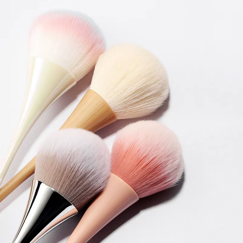 Brosse pour nettoyer la poussière des ongles