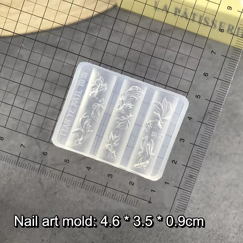 Lotus sculpté tridimensionnel 3D avec ongles de poisson