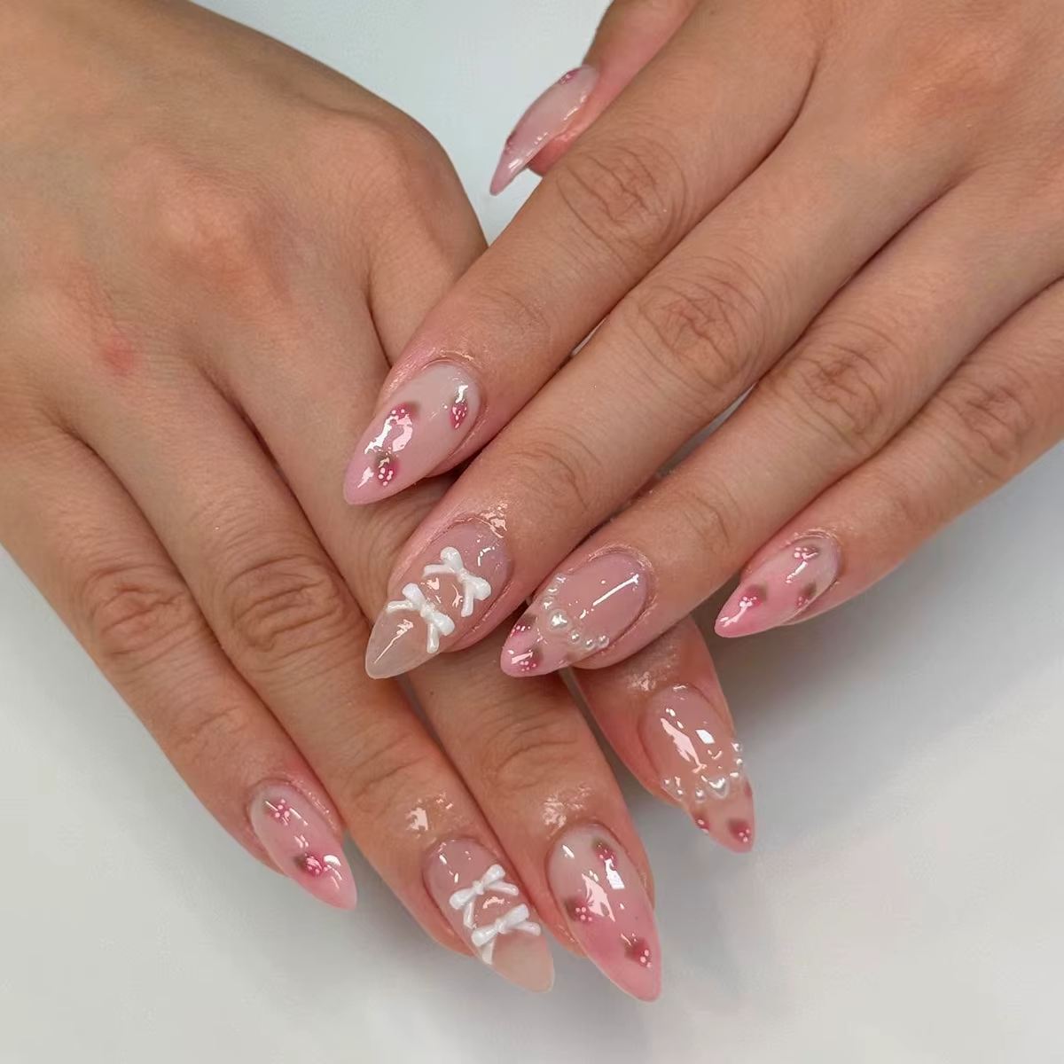 24 faux ongles à presser moyens en forme d'amande