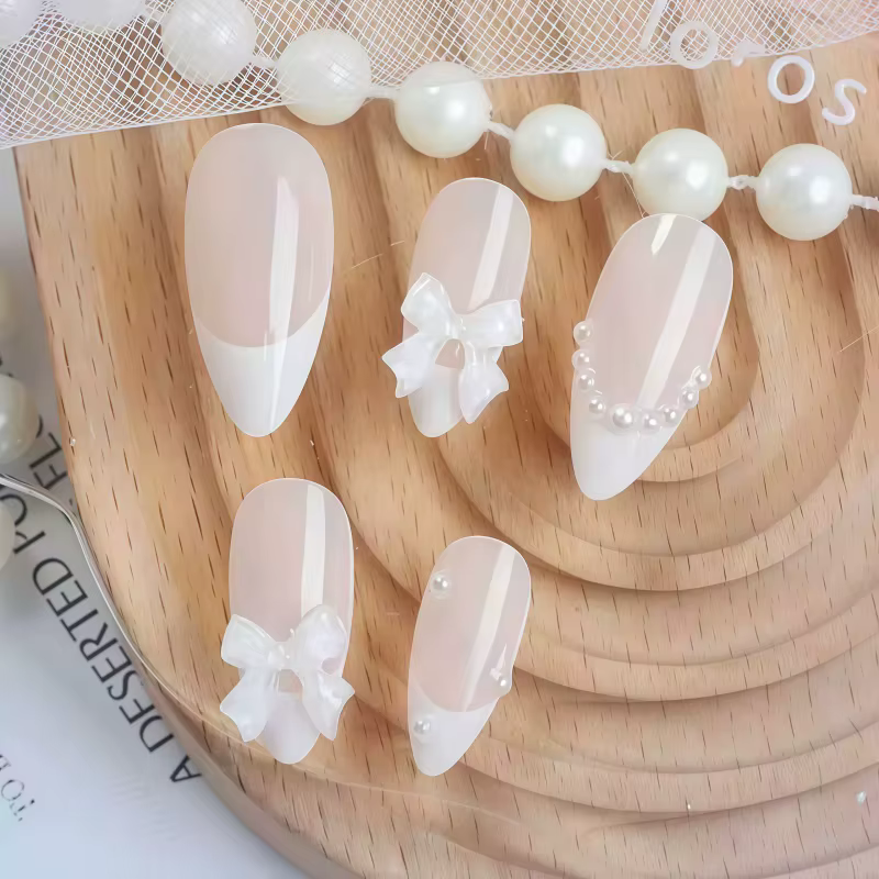 24 faux ongles en forme d'amande