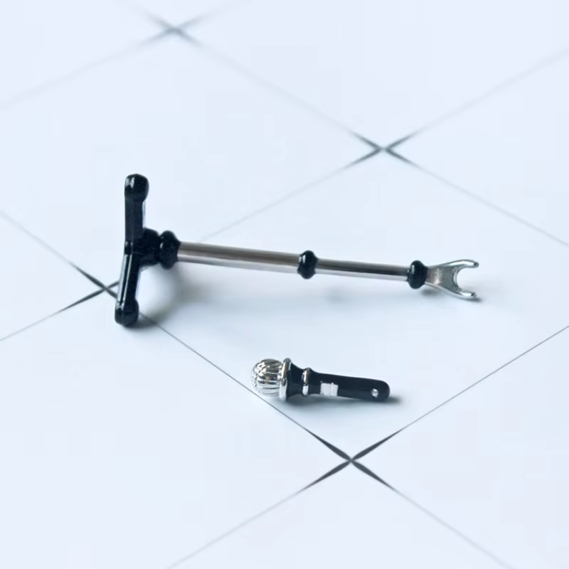 1 pièce de microphone court miniature de simulation créative, accessoire de maison de poupée, modèle de jouet miniature