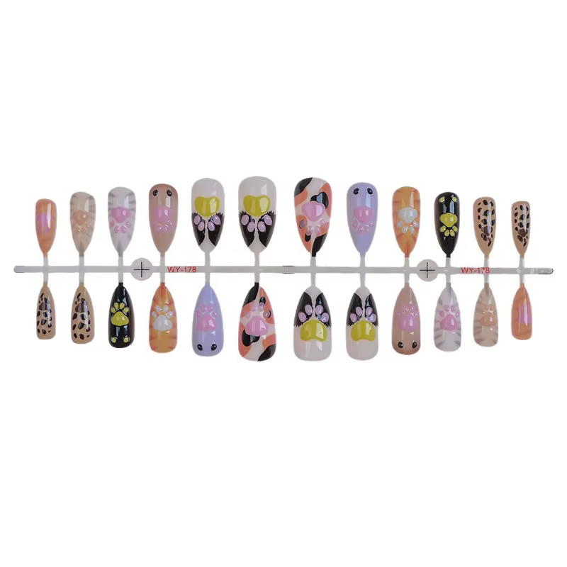 24 faux ongles à presser en forme d'amande
