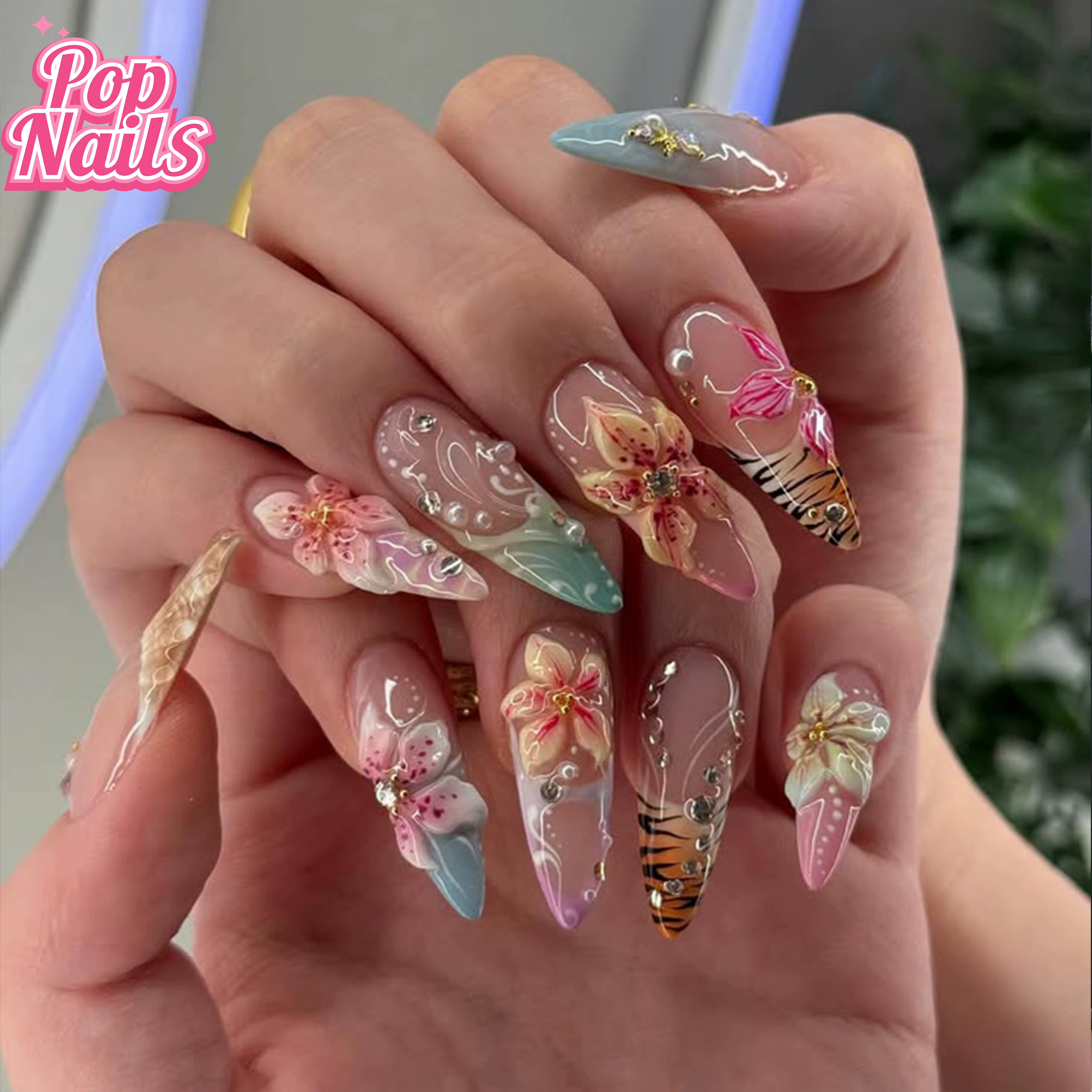 Presse à fleurs 3D colorée sur les ongles