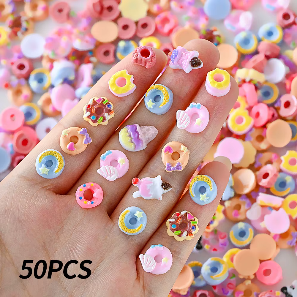 50 pièces 3D mixte dessin animé beignets Nail Art breloques Kawaii Dessert/beignet ongles décorations pour bricolage artisanat cheveux manucure accessoires