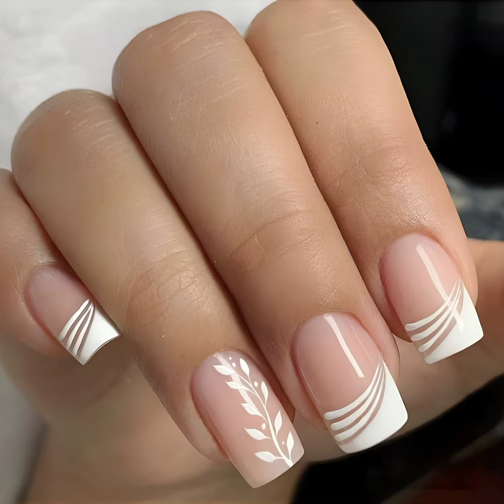 24 faux ongles carrés simples avec design nude