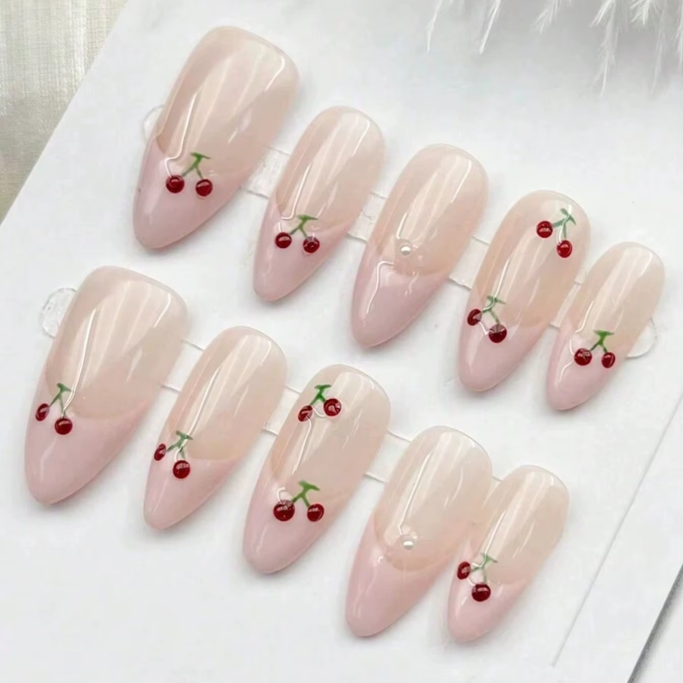 10 faux ongles en amande de taille moyenne